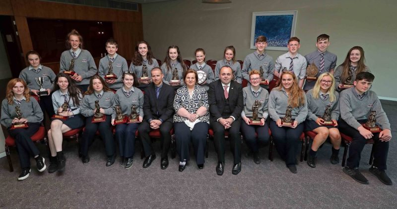 REPRO FREE. 22/05/2018 2018 Colàiste Daibhèid Award winners with Tadhg Ò Laighin, Principal, Màire Uì Bhriain, Chairperson Board of Management and Pòl Ò Sìodhchàin, Deputy Principal. Colàiste Daibhèid Annual Awards, Gradaim na Scoile, at the Clayton Hotel Cork City, Lapps Quay, Cork. Picture: Jim Coughlan.