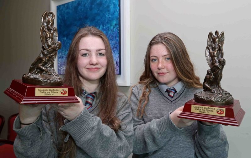 REPRO FREE. 22/05/2018 Roisin Nì Dheasùnaigh, 4th Year Student of the Year and Càit Nì Drisceoil, 3rd Year Student of the Year, with their awards. Colàiste Daibhèid Annual Awards, Gradaim na Scoile, at the Clayton Hotel Cork City, Lapps Quay, Cork. Picture: Jim Coughlan.